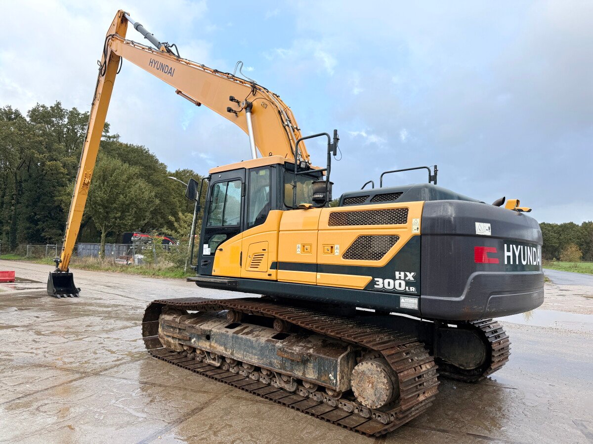 Hyundai HX300LR - (2016) - 30T - 8748 h